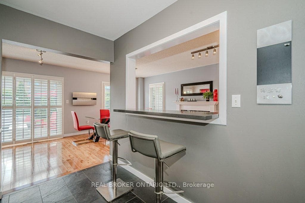 2101 Westmount Drive photo 30