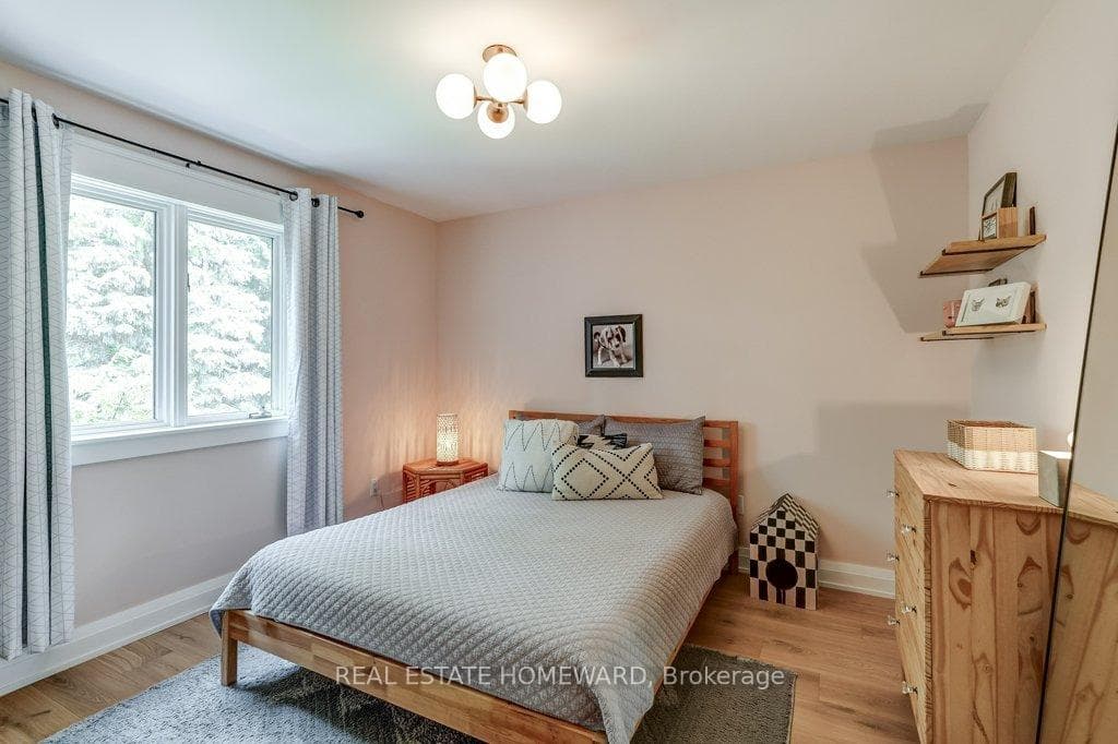 98 Woodview Drive photo 37