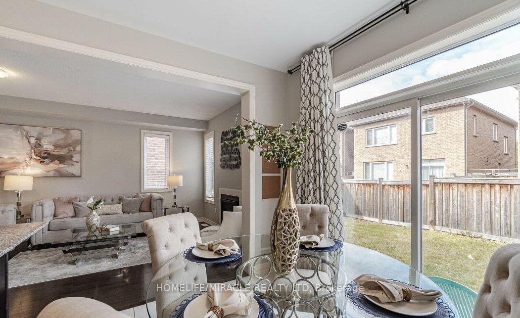 9 Humberstone Crescent photo 11