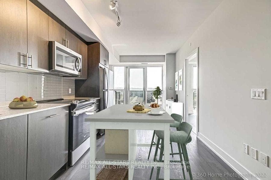 2550 Simcoe Street Unit 214 photo 3