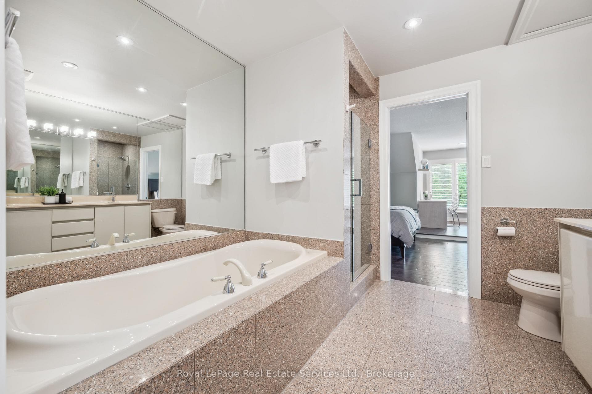 480 CHARTWELL Road photo 37