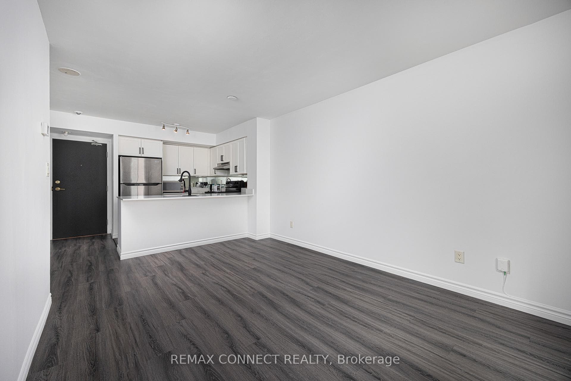 230 King Street Unit 710 photo 6