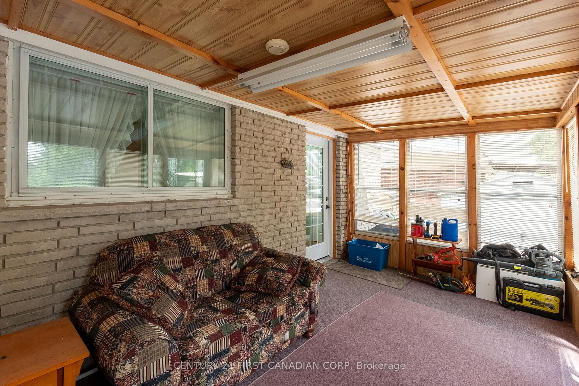 4 Taylor Crescent photo 32