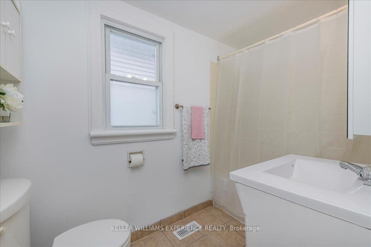 116 Huronia Road photo 13