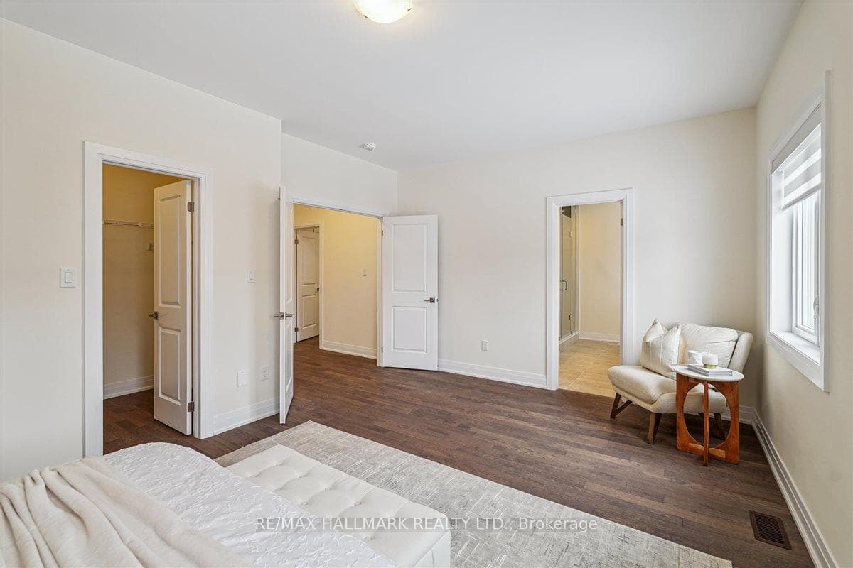 21 La Reine Avenue photo 26