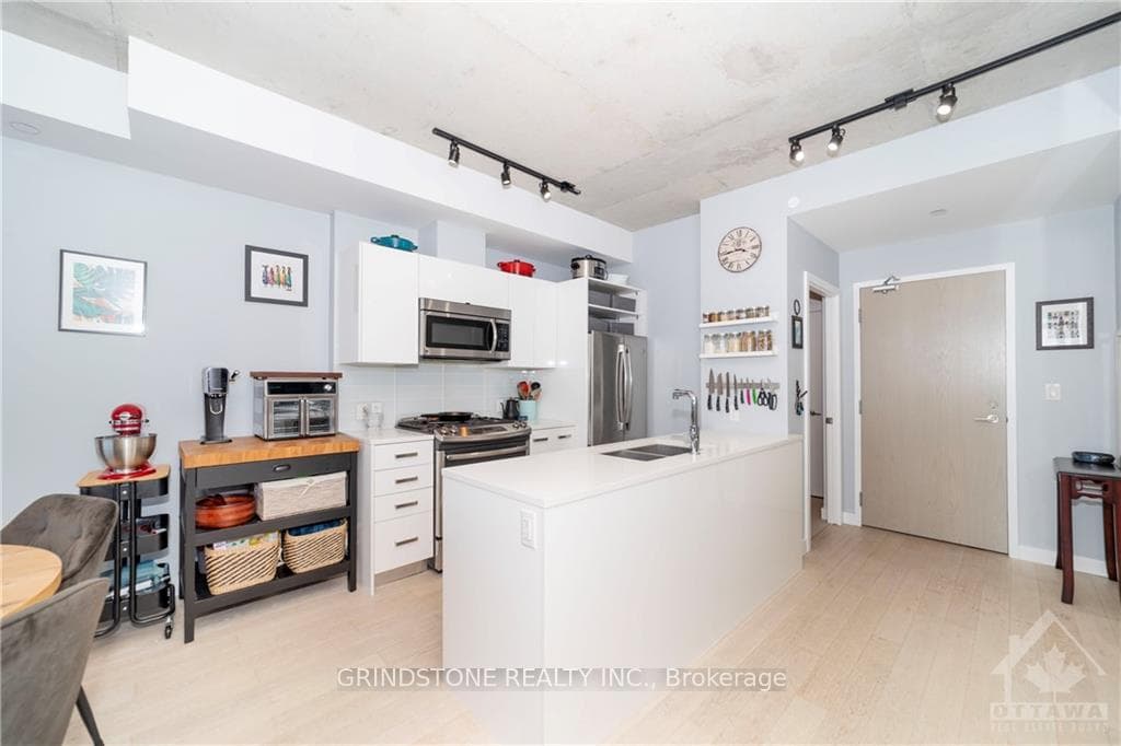224 LYON Street Unit 807 photo 4