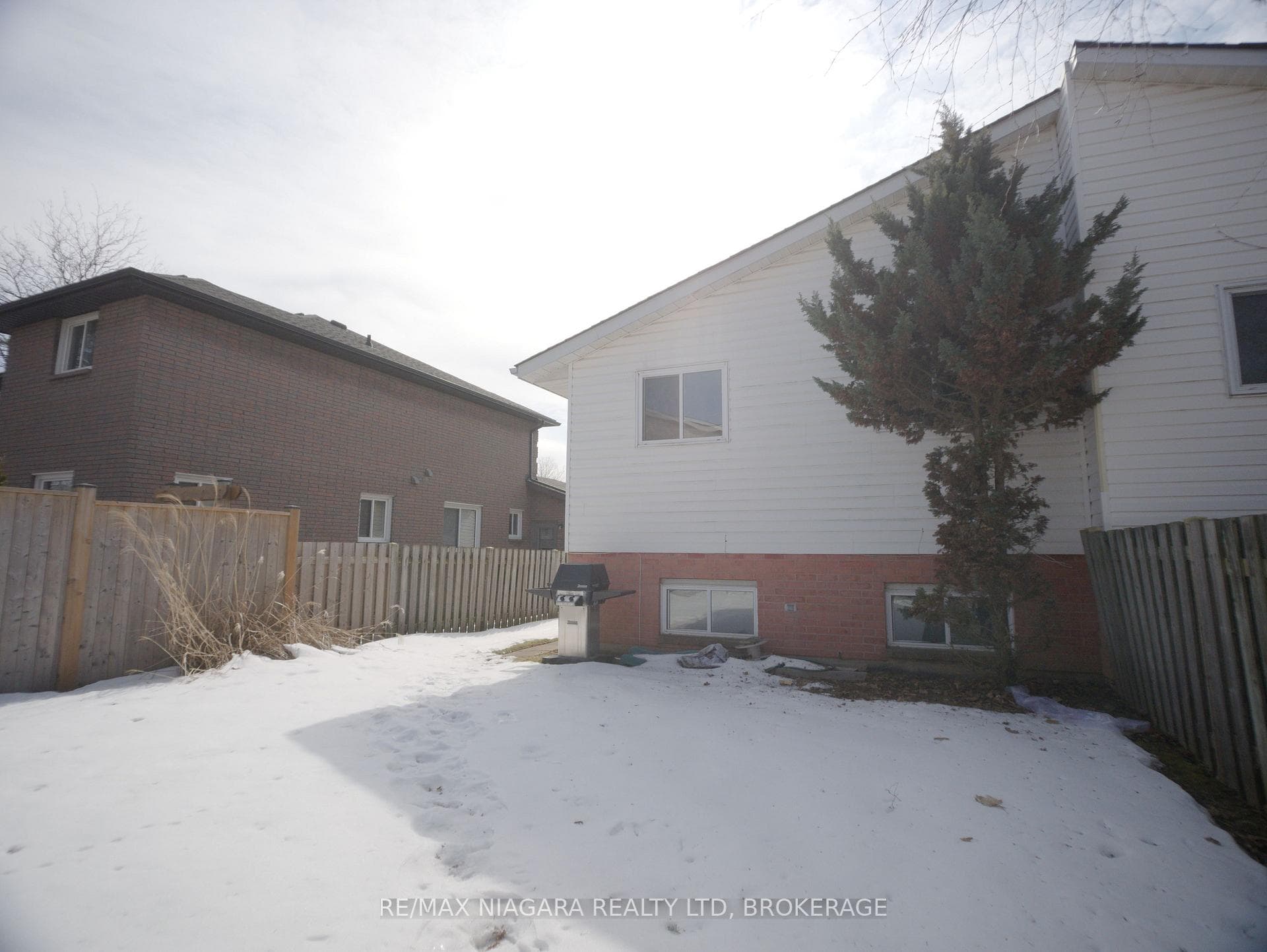 8 Briarsdale Crescent photo 16