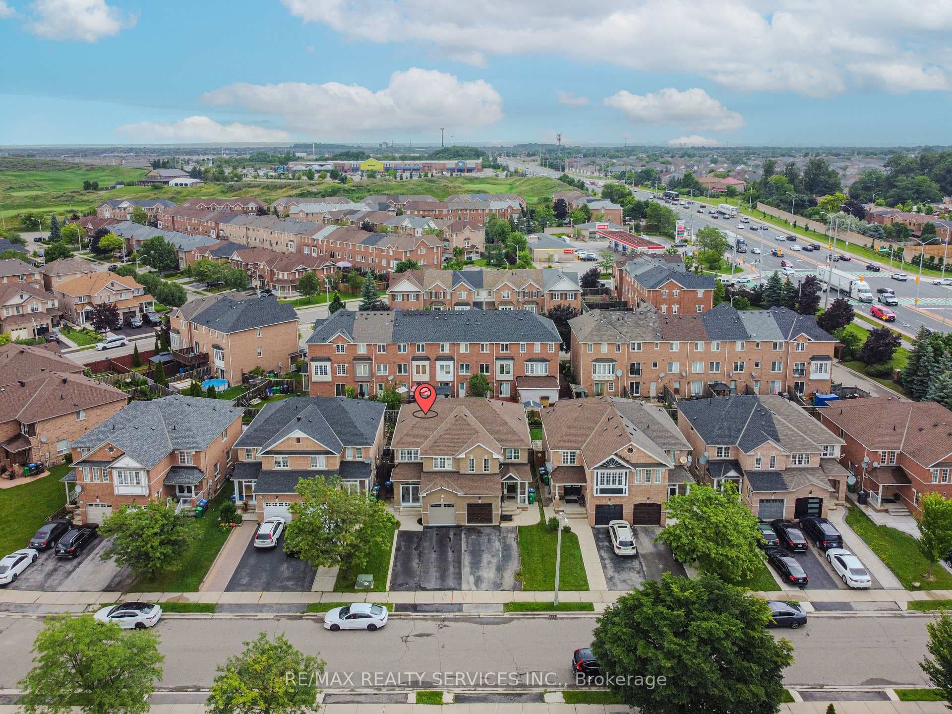 175 Toba Crescent photo 2