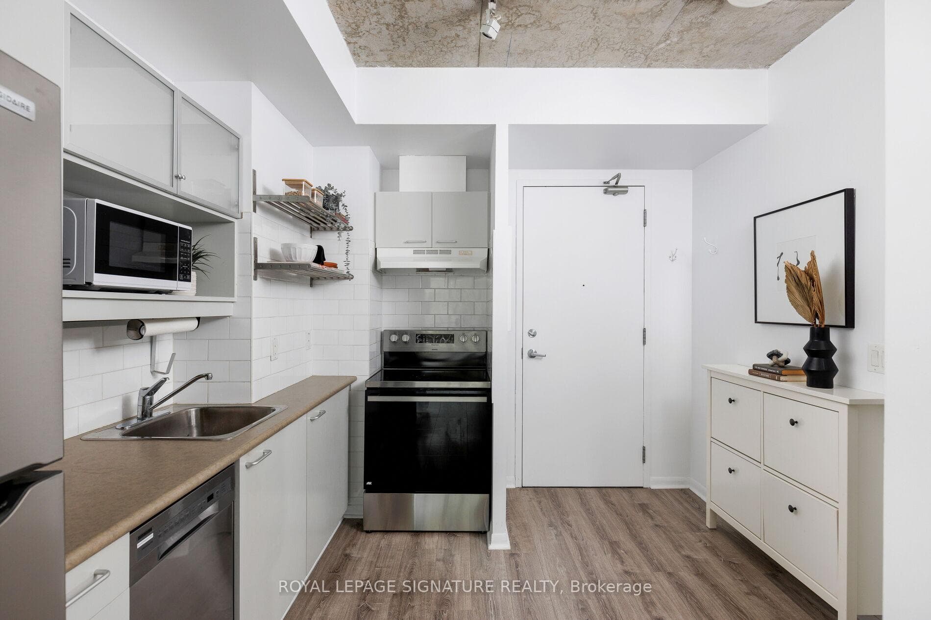 333 ADELAIDE Street Unit 534 photo 4