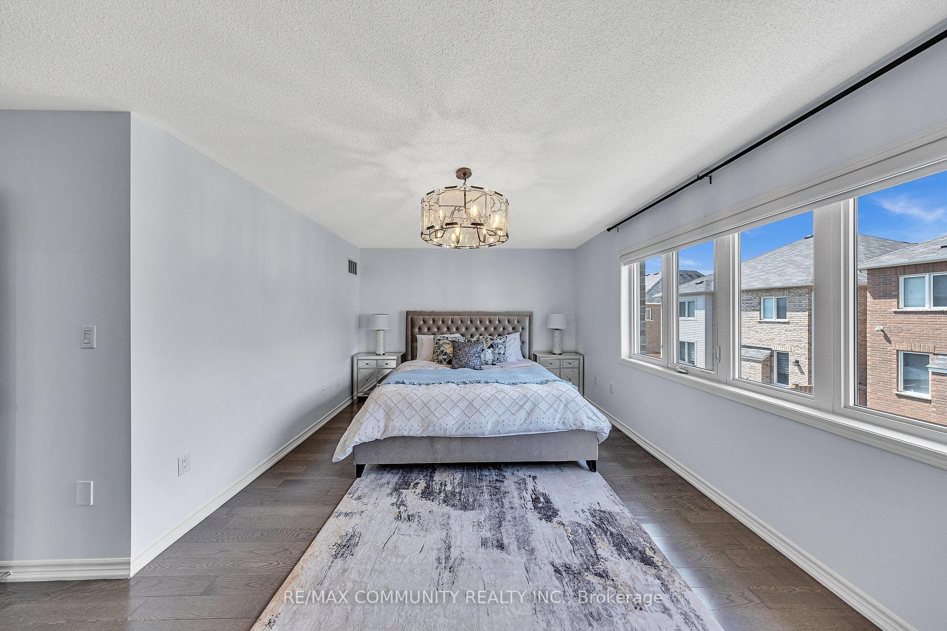 1055 Foxtail Crescent photo 32