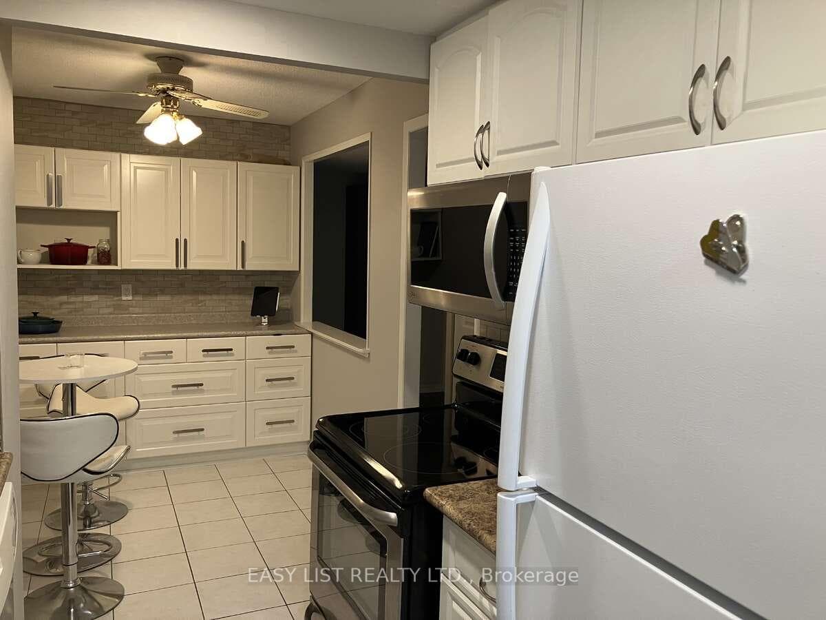812 Burnhamthorpe Road Unit 904 photo 8