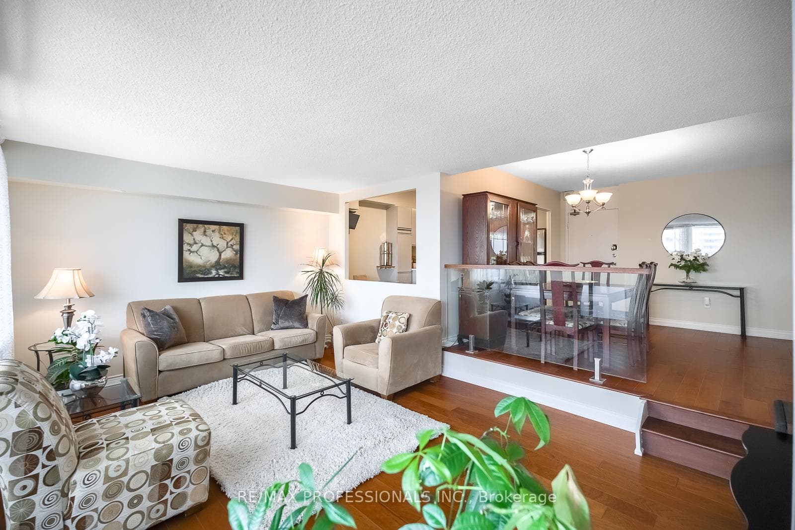 240 Scarlett Road Unit 604 photo 3