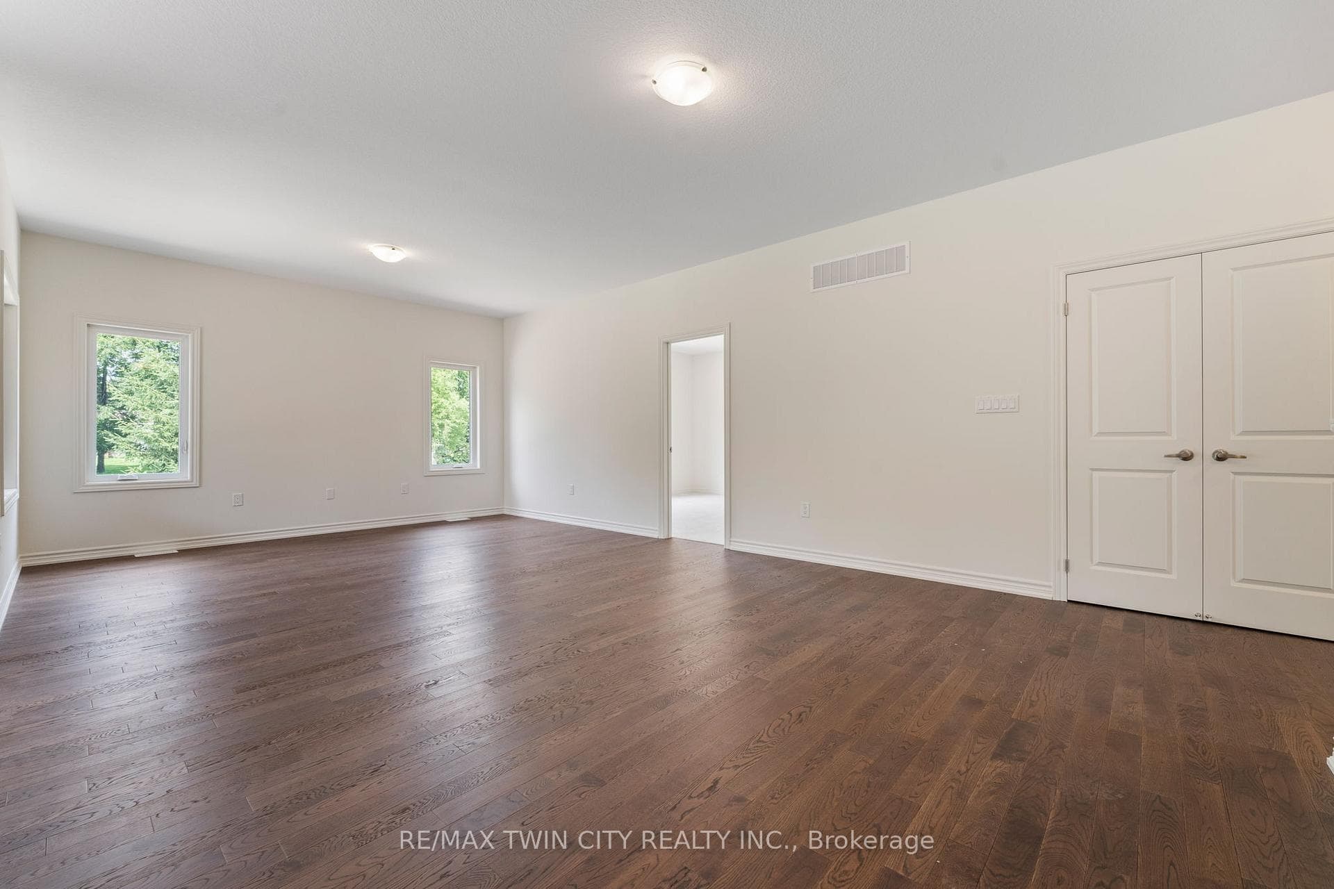 144 Ellen Street photo 16