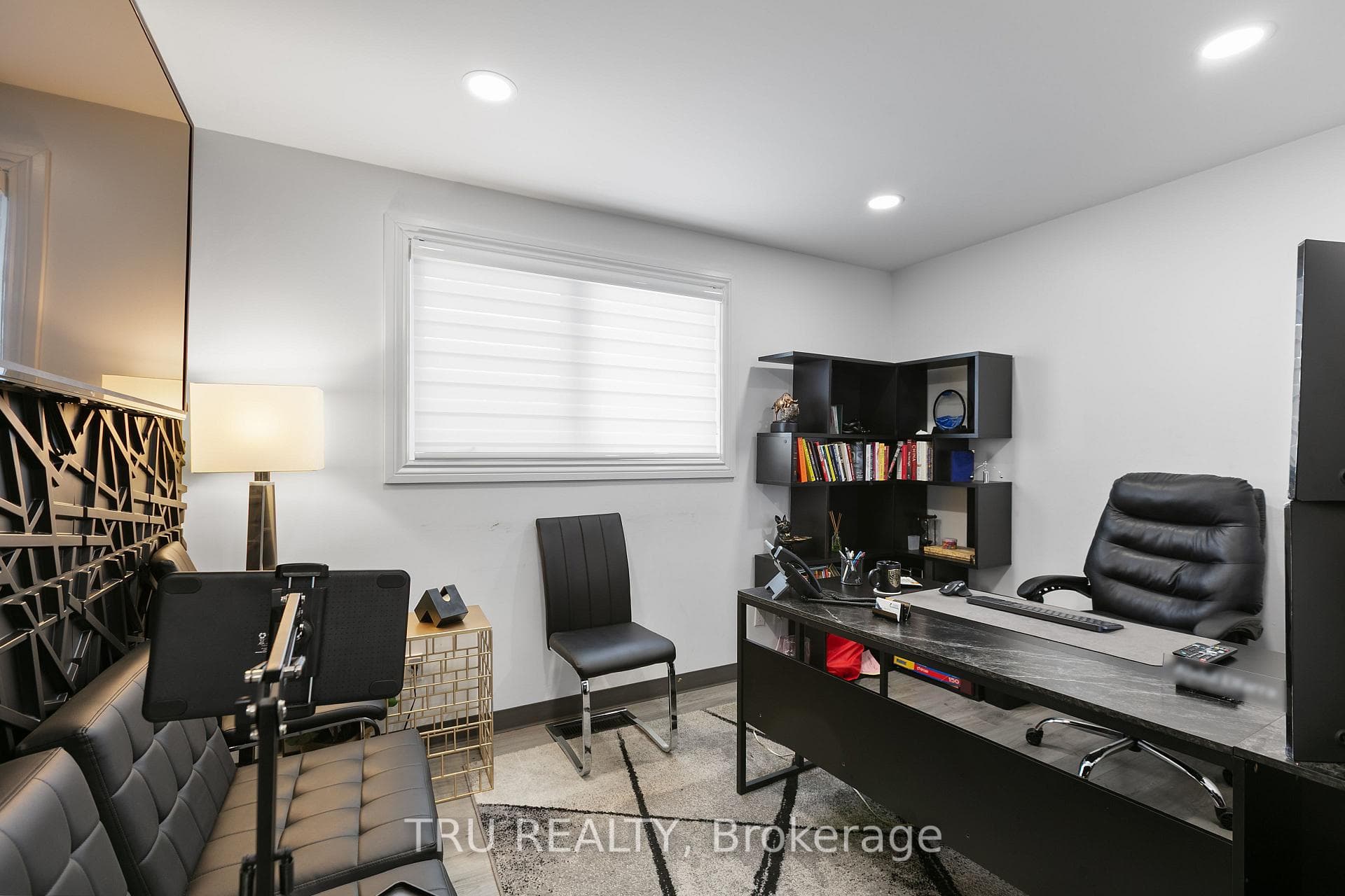 1901 BANFF Avenue photo 21
