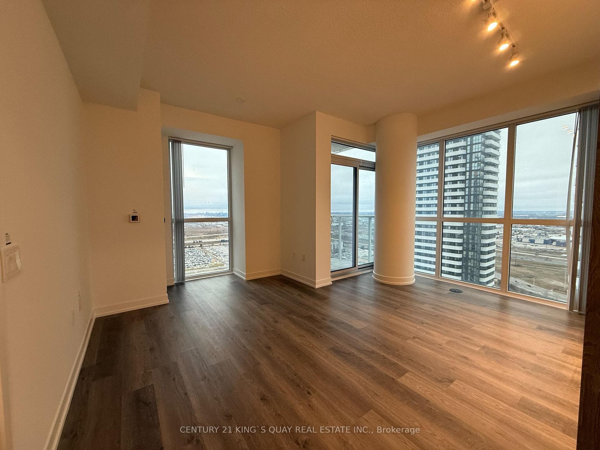 8 Interchange Way Unit 3312 photo 5
