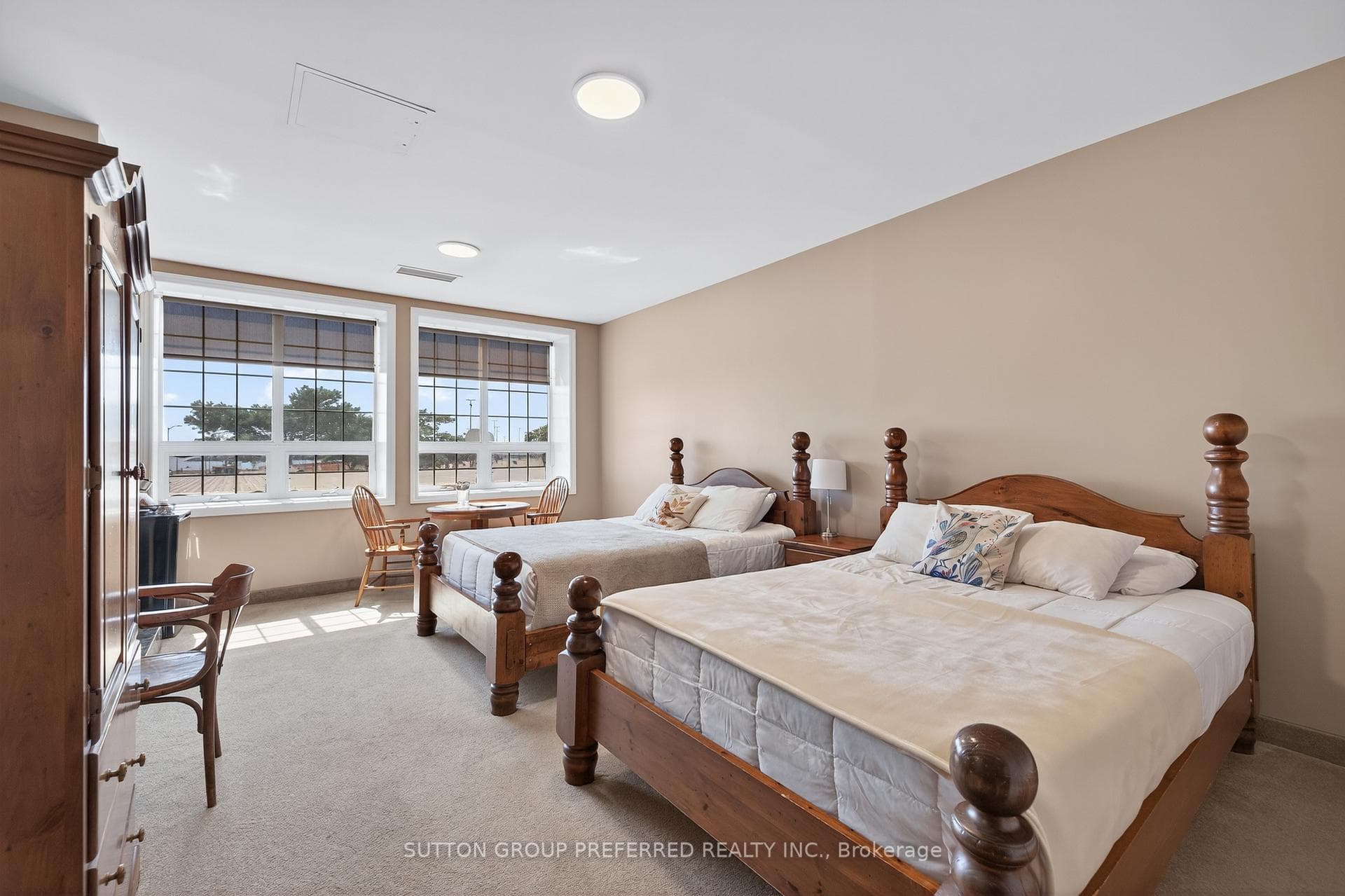 388 Erie Street photo 22