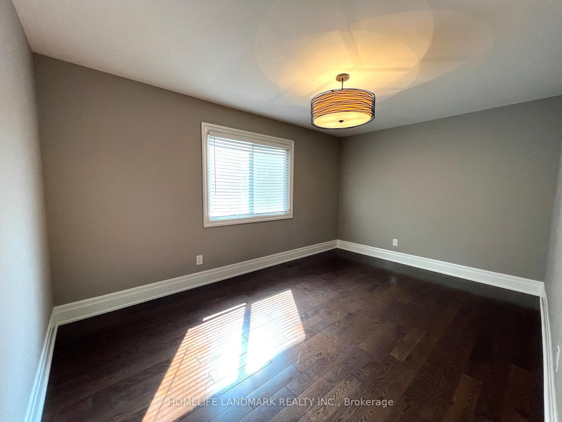 2998 Kingsway Drive photo 11