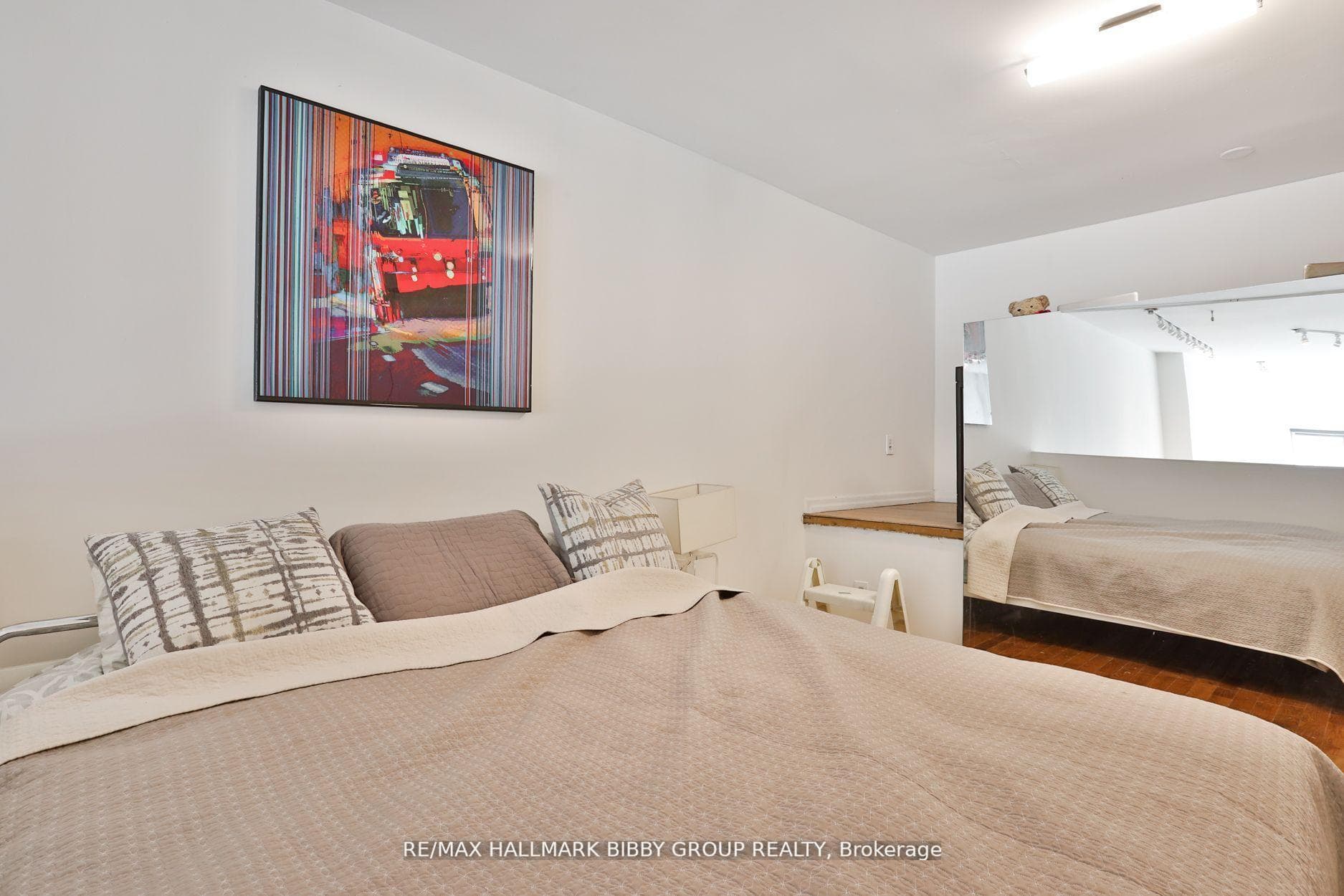 676 Richmond Street Unit 101 photo 17