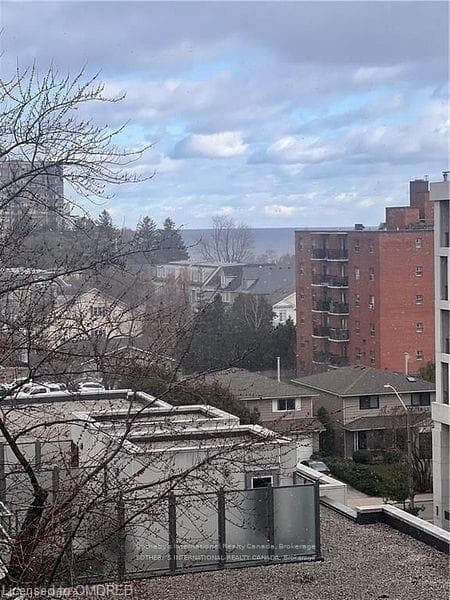 11 BRONTE Road Unit 624 photo 5