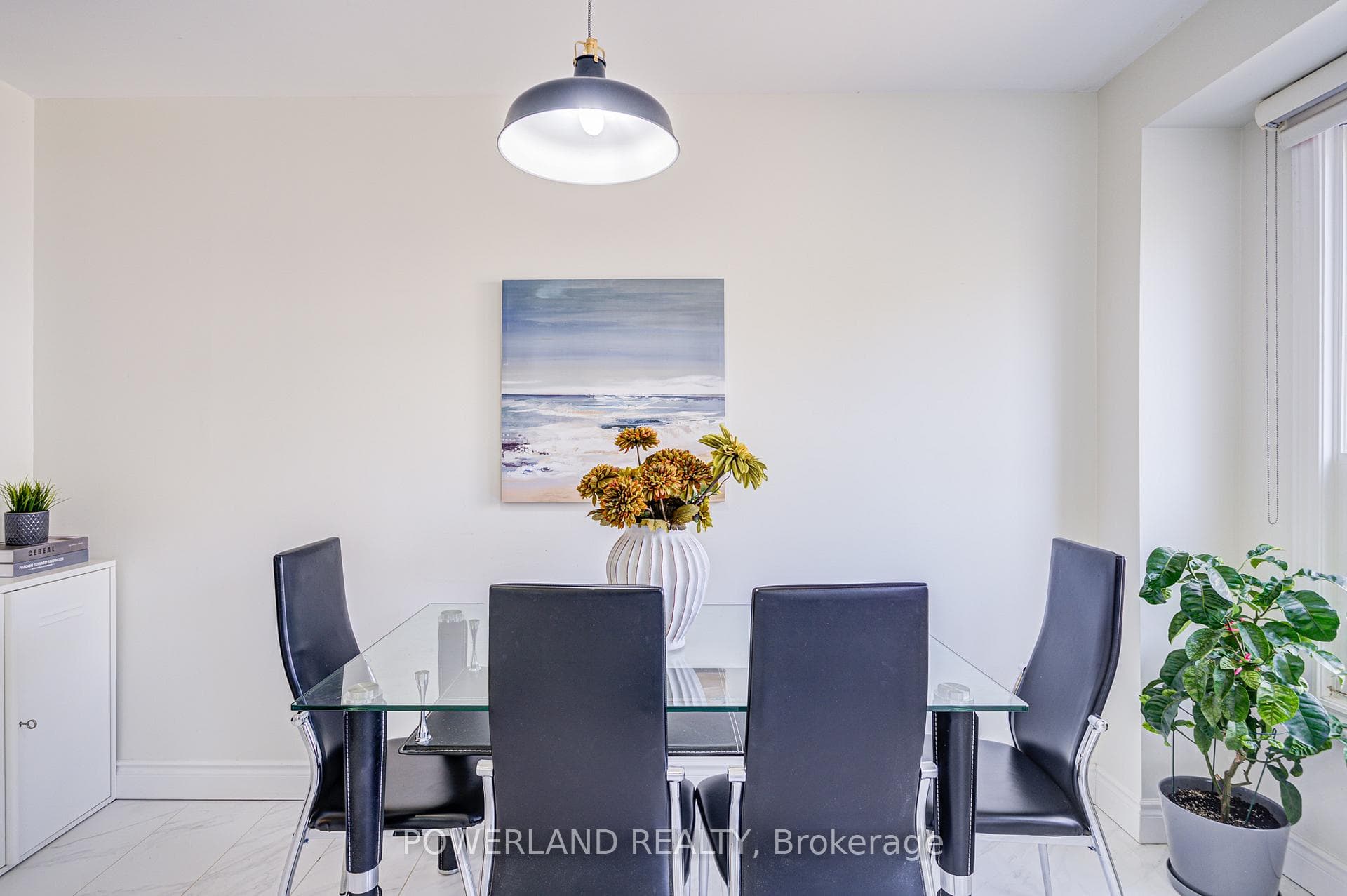 20 Coatsworth Crescent photo 15