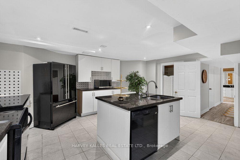 898 Stonehaven Avenue photo 33