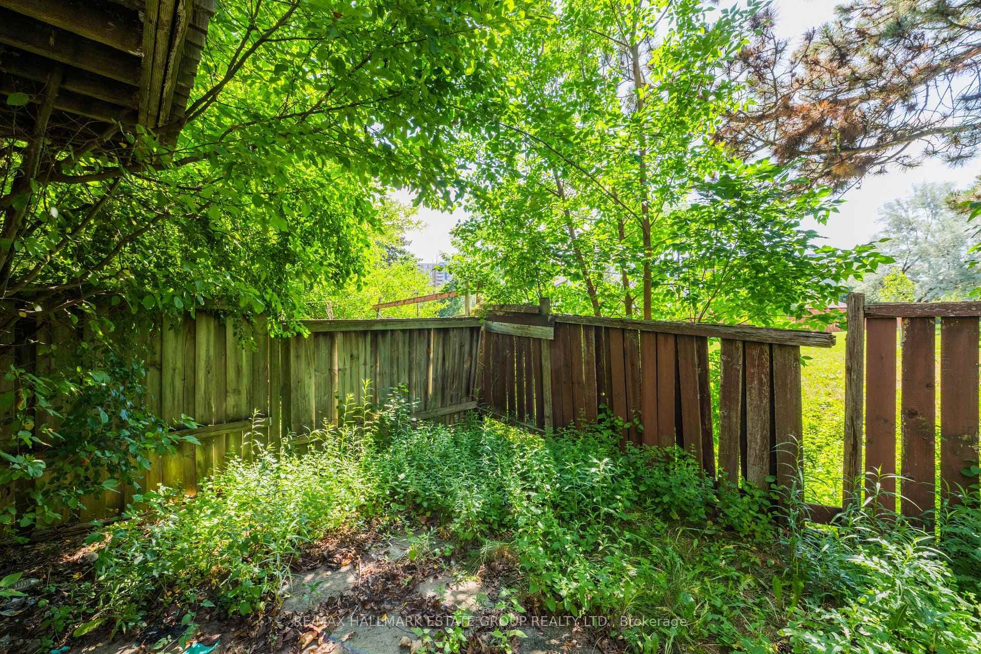 11 Pumfrey Crescent photo 43