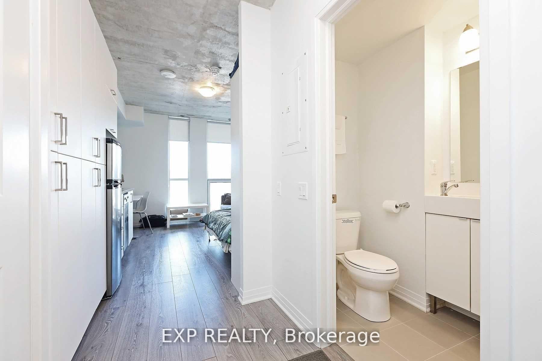 1900 Simcoe Street N/A Unit 202 photo 1
