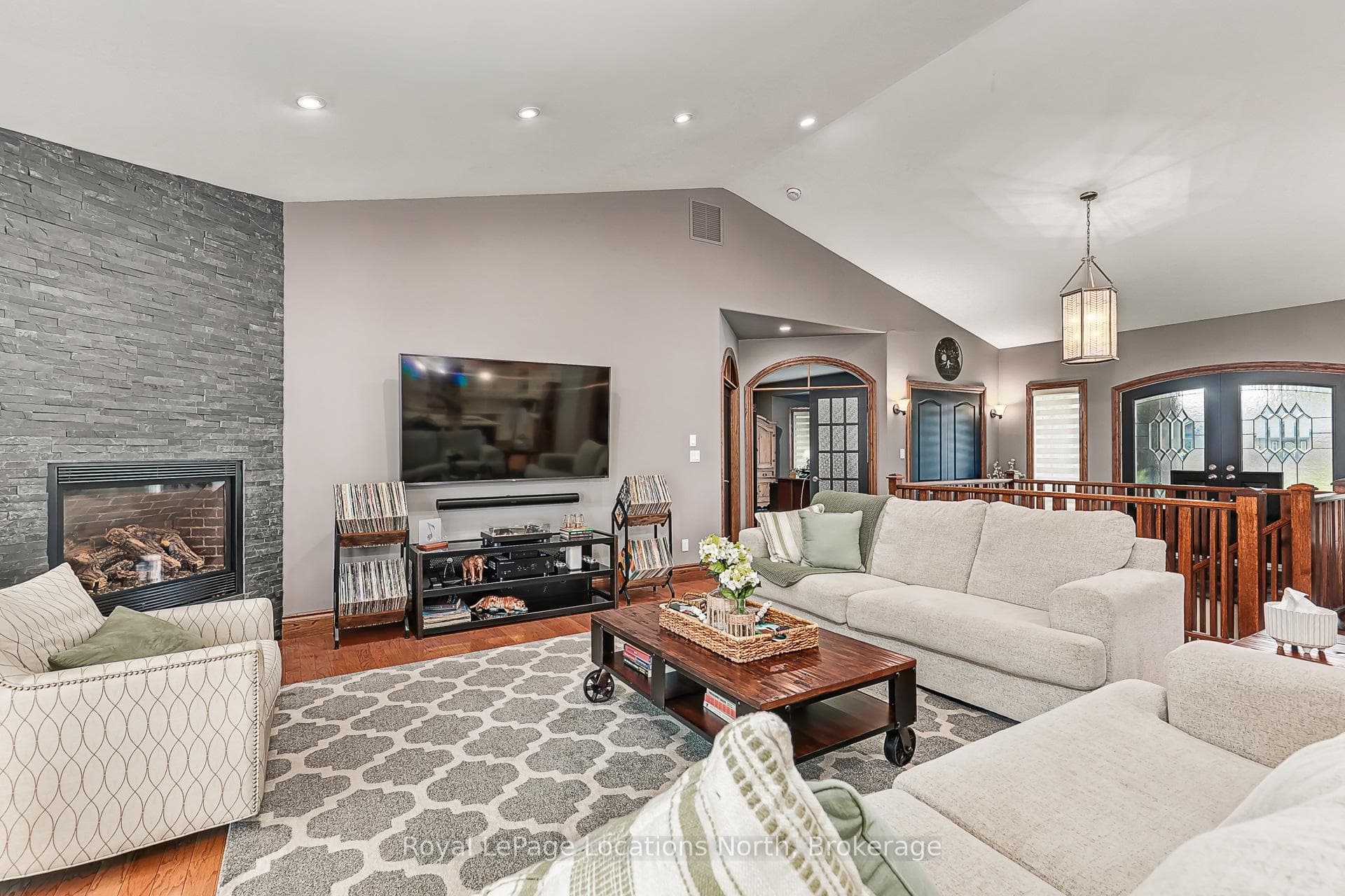 44 Blackburn Avenue photo 17