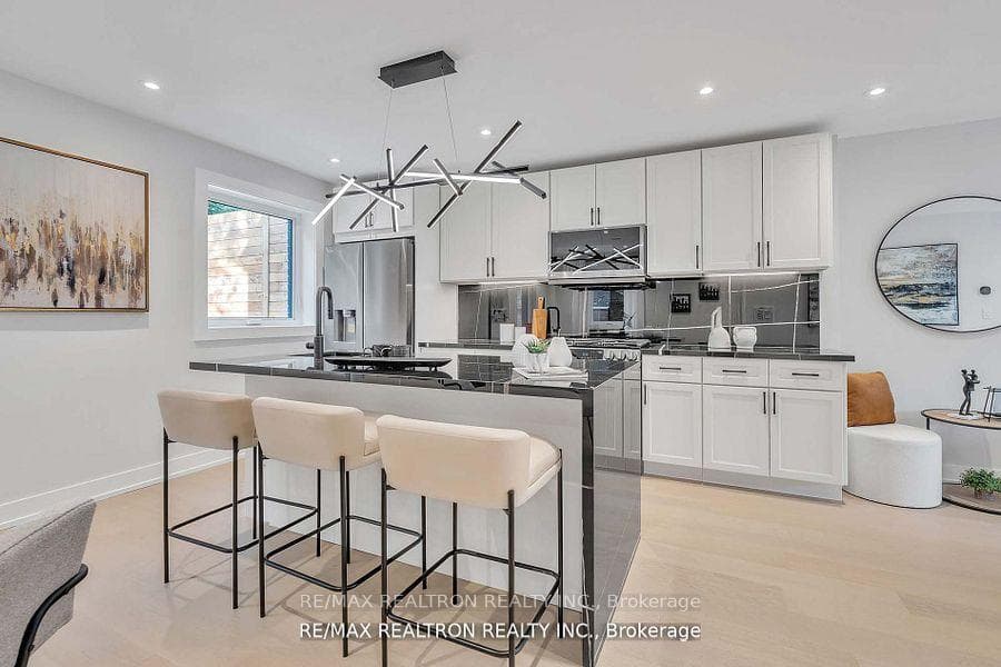 254 Hastings Avenue photo 3