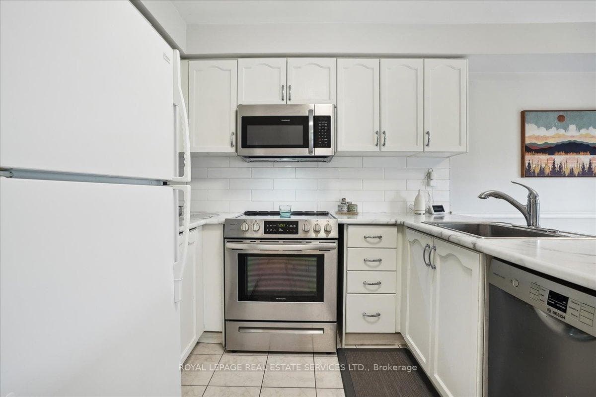 25 Thornlodge Drive photo 13