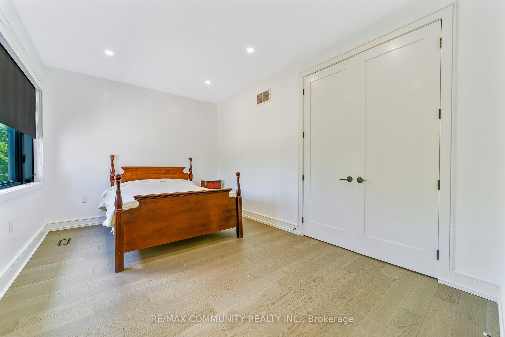 856 Kennedy Road photo 24