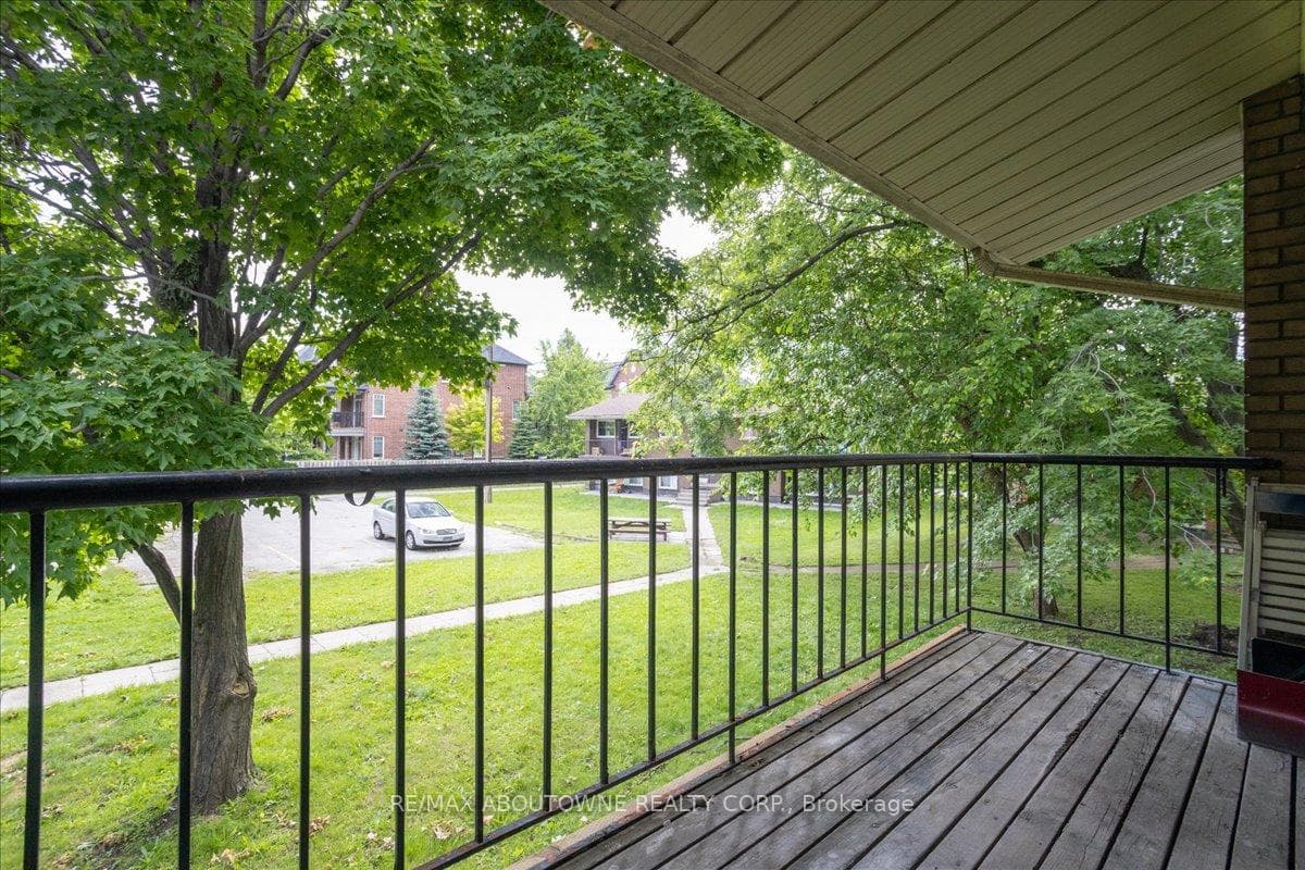 2344 Queensway Drive Unit 4 photo 34