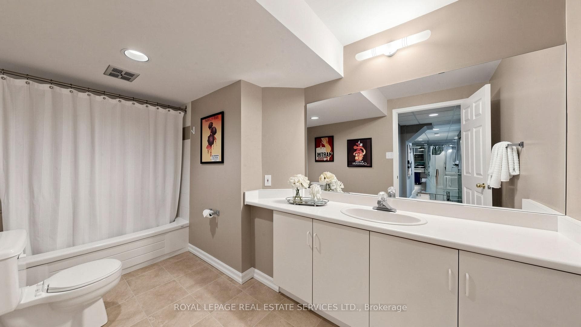15 Maxwell Court photo 27