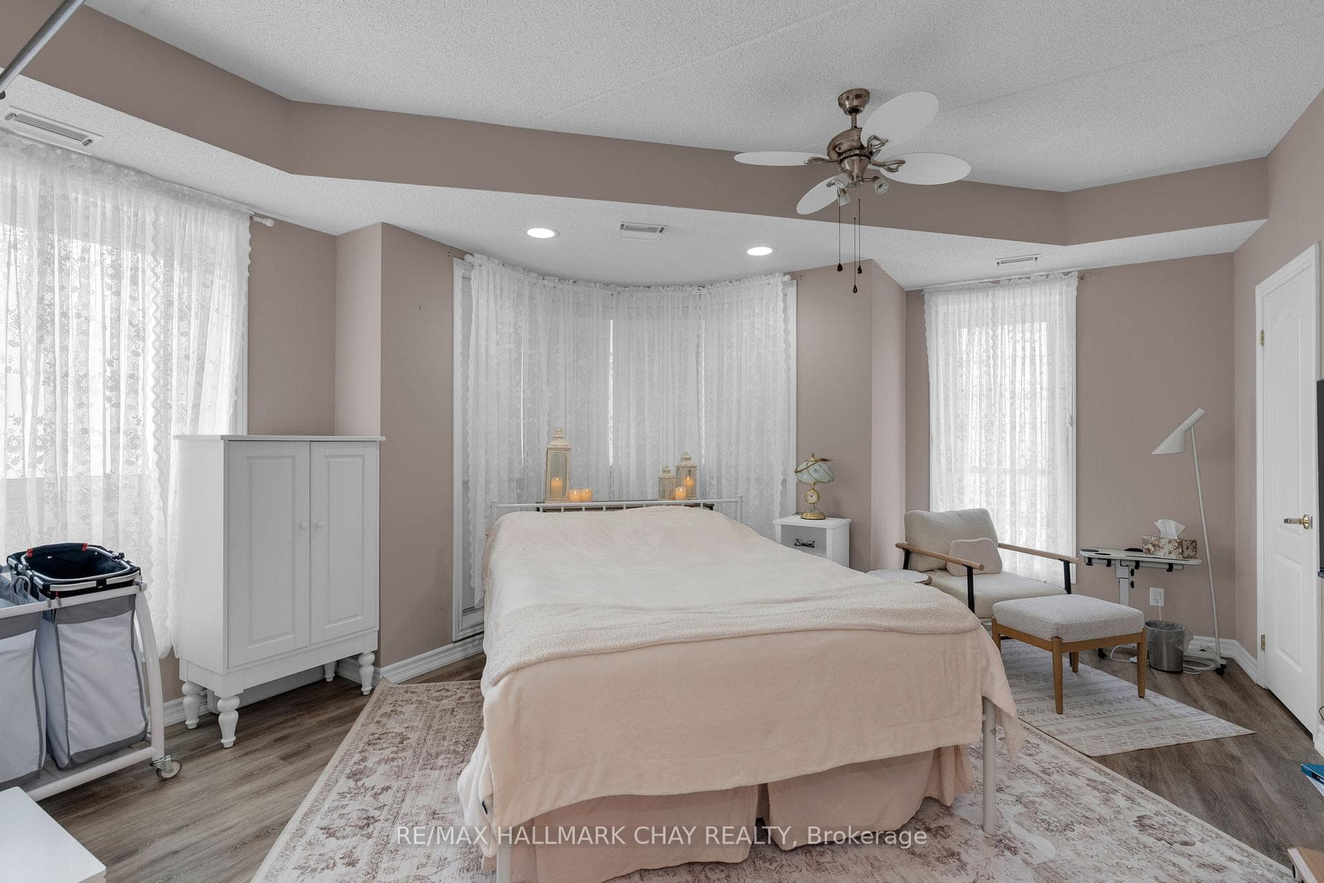 486 Laclie Street Unit 109 photo 9