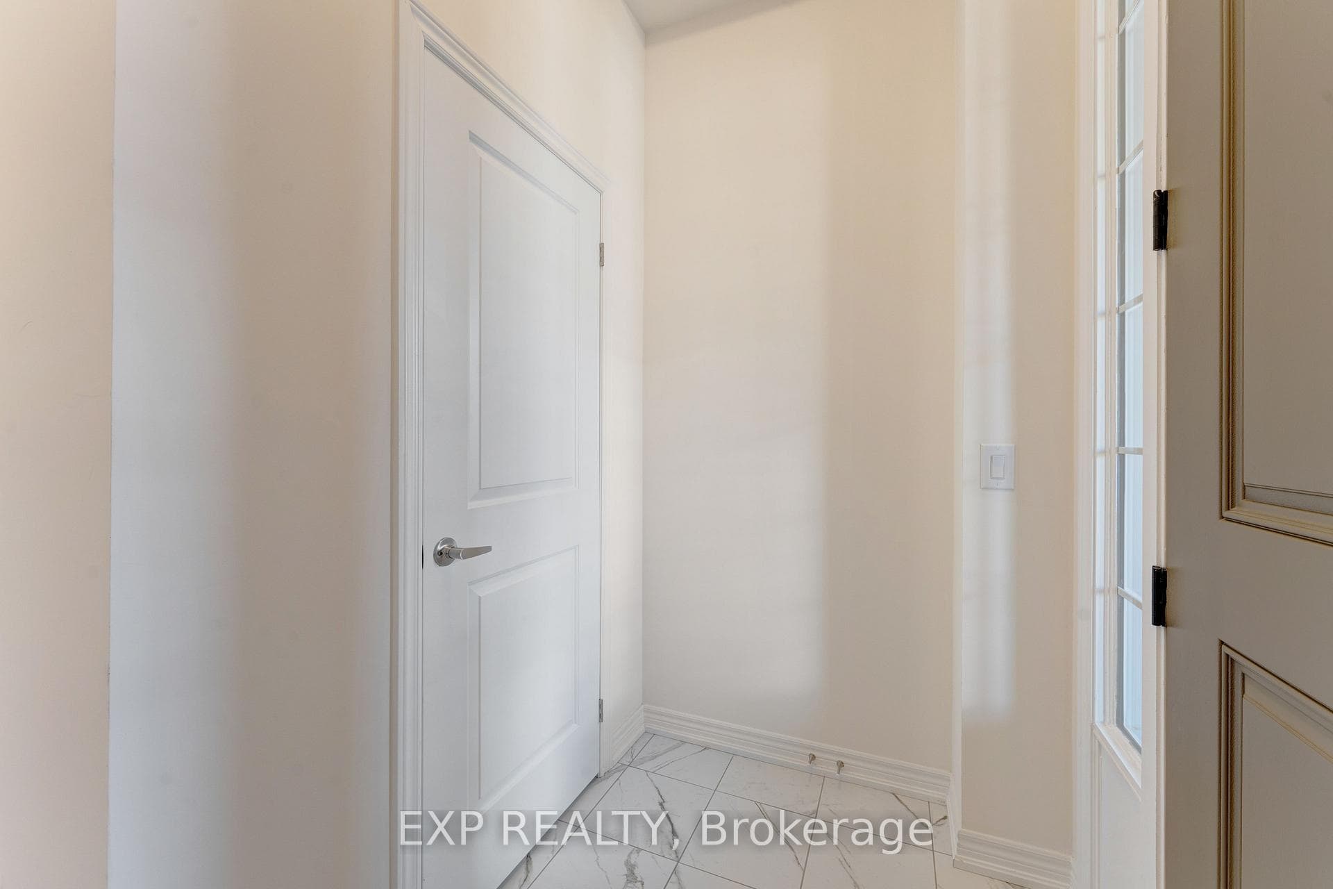 8 Roywood Street photo 7