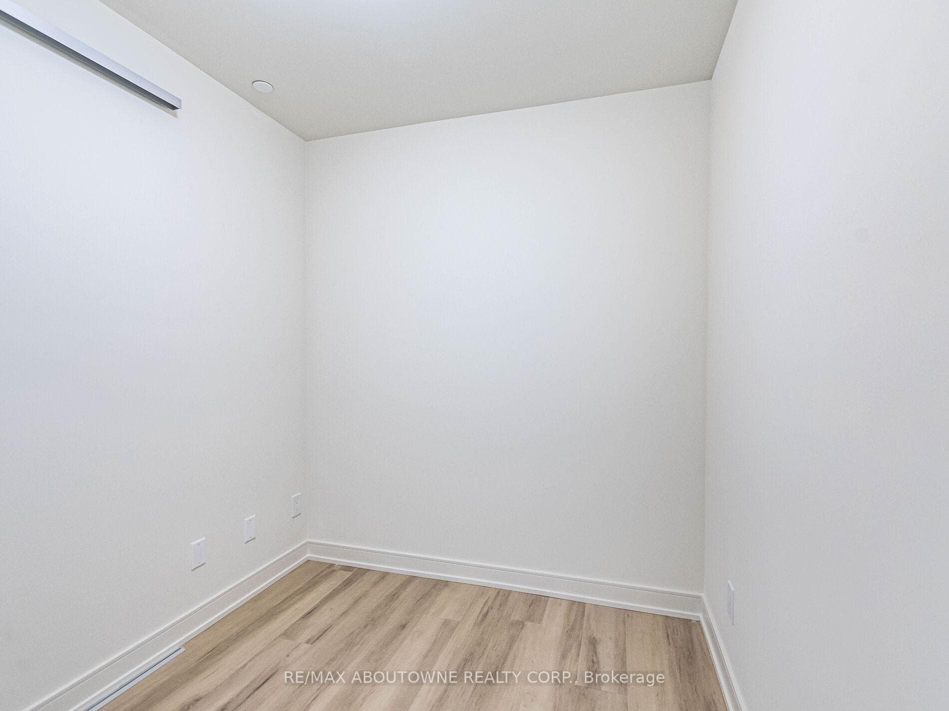 8020 Derry Road Unit 2401 photo 29