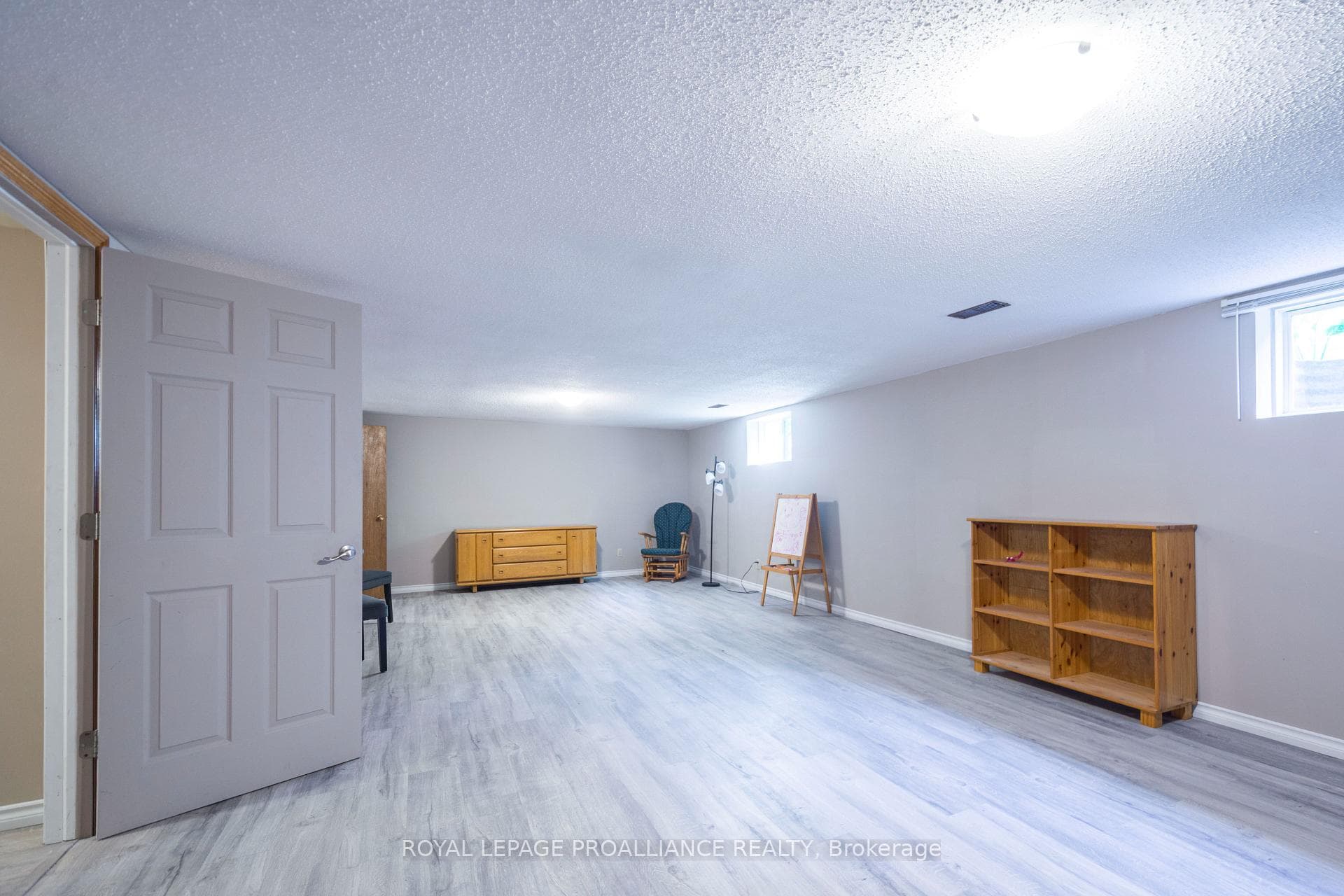 8 Catherine Crescent photo 23