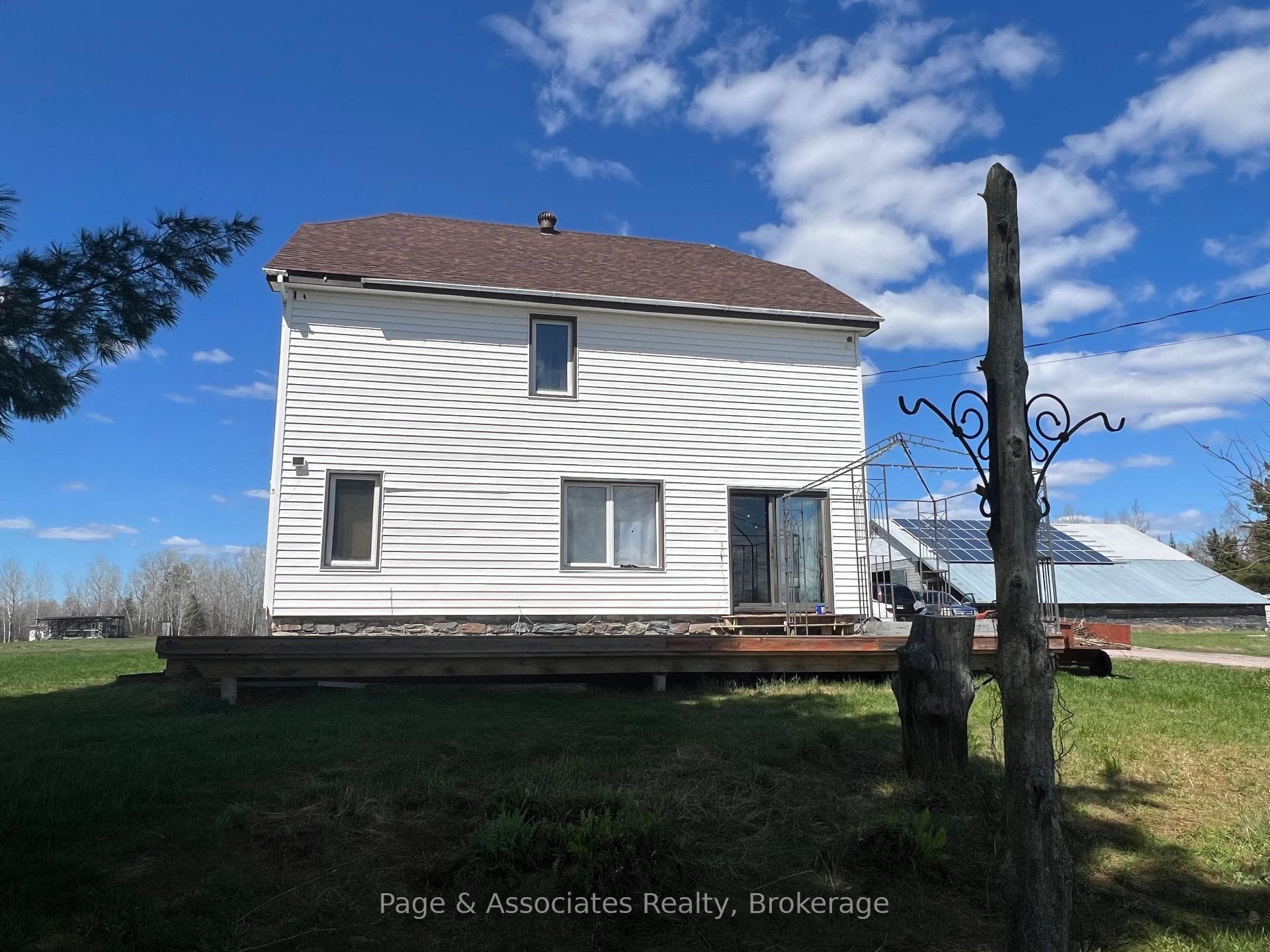 389 Larocque Street photo 3