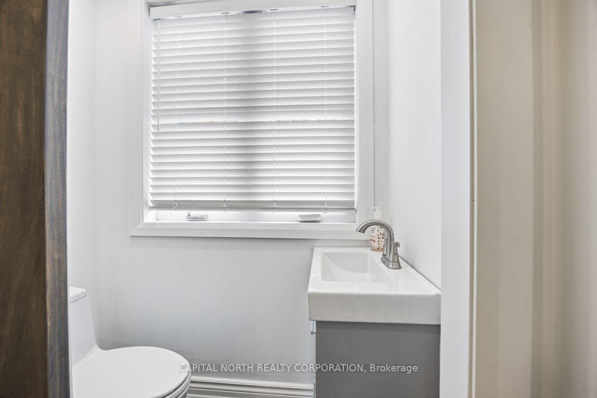 219 McRoberts Avenue photo 11