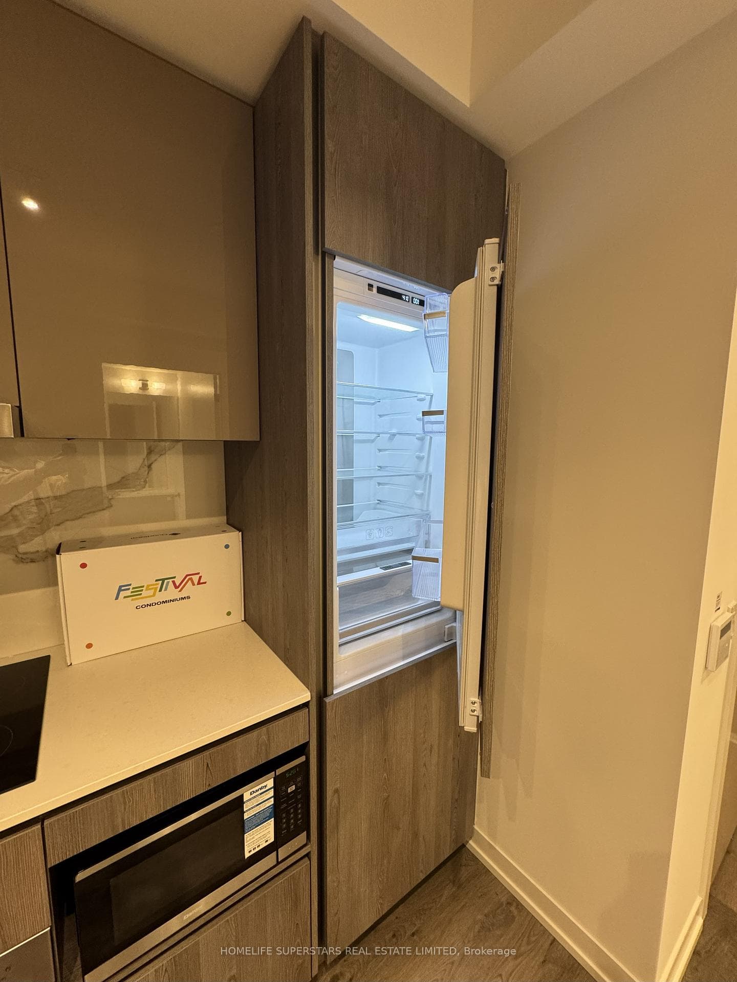8 Interchange Way Unit 908 photo 9