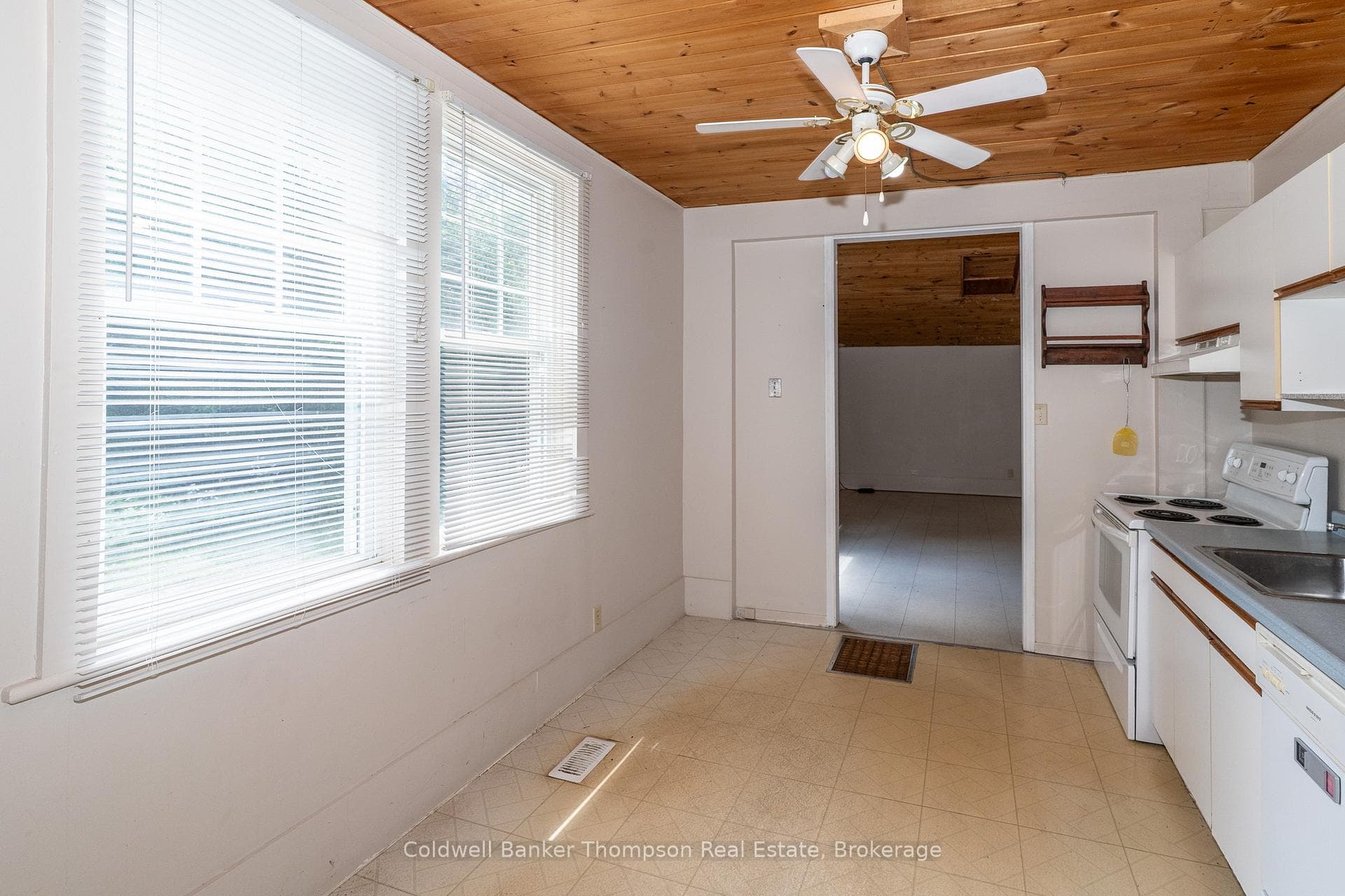 135 Ontario Street photo 8