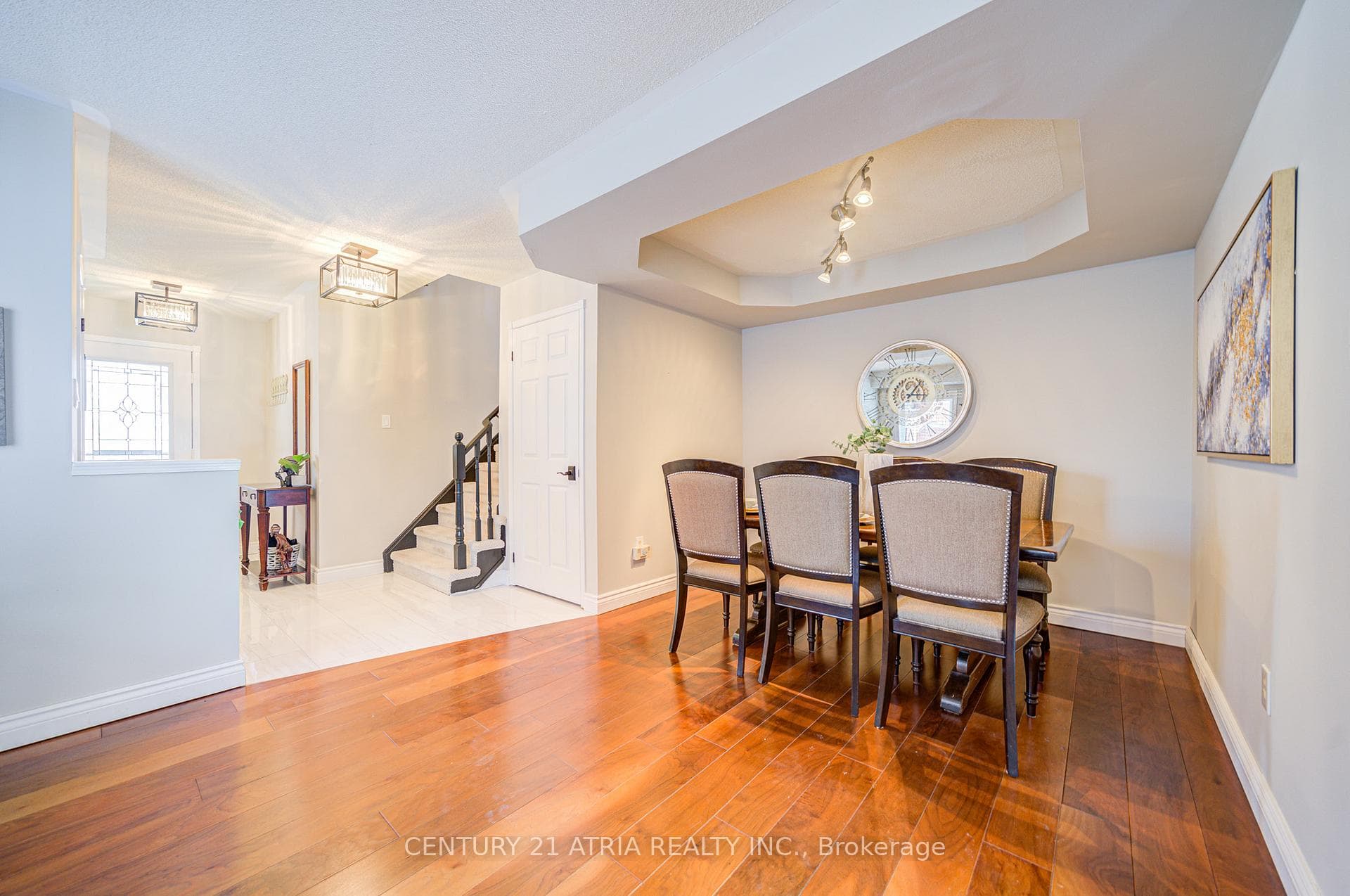 98 Woodroof Crescent photo 7