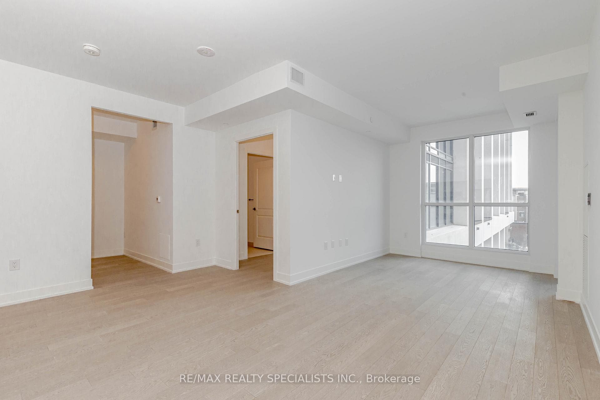 1063 DOUGLAS MCCURDY COMM N/A Unit 301 photo 18
