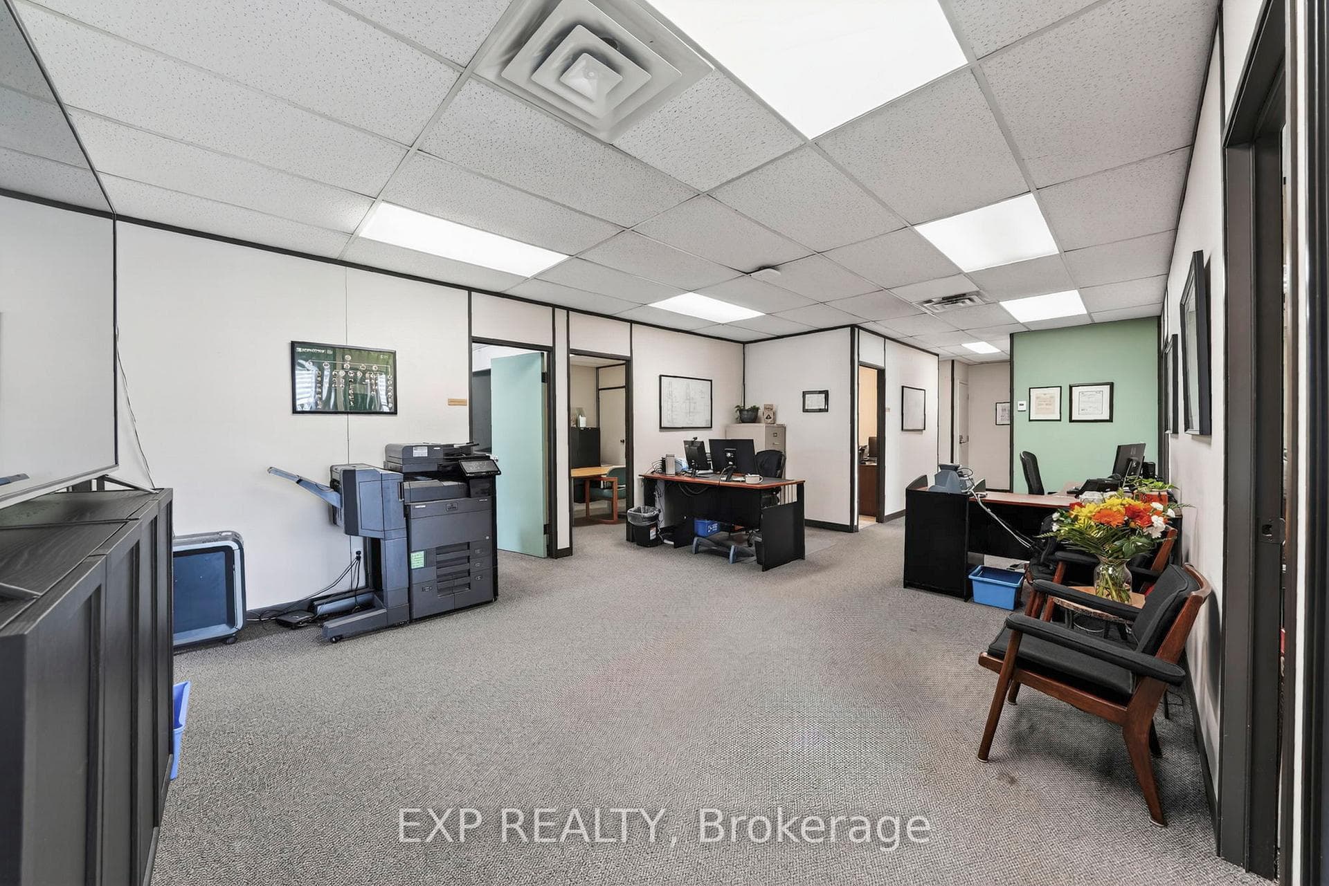 215 Colonnade Road photo 4