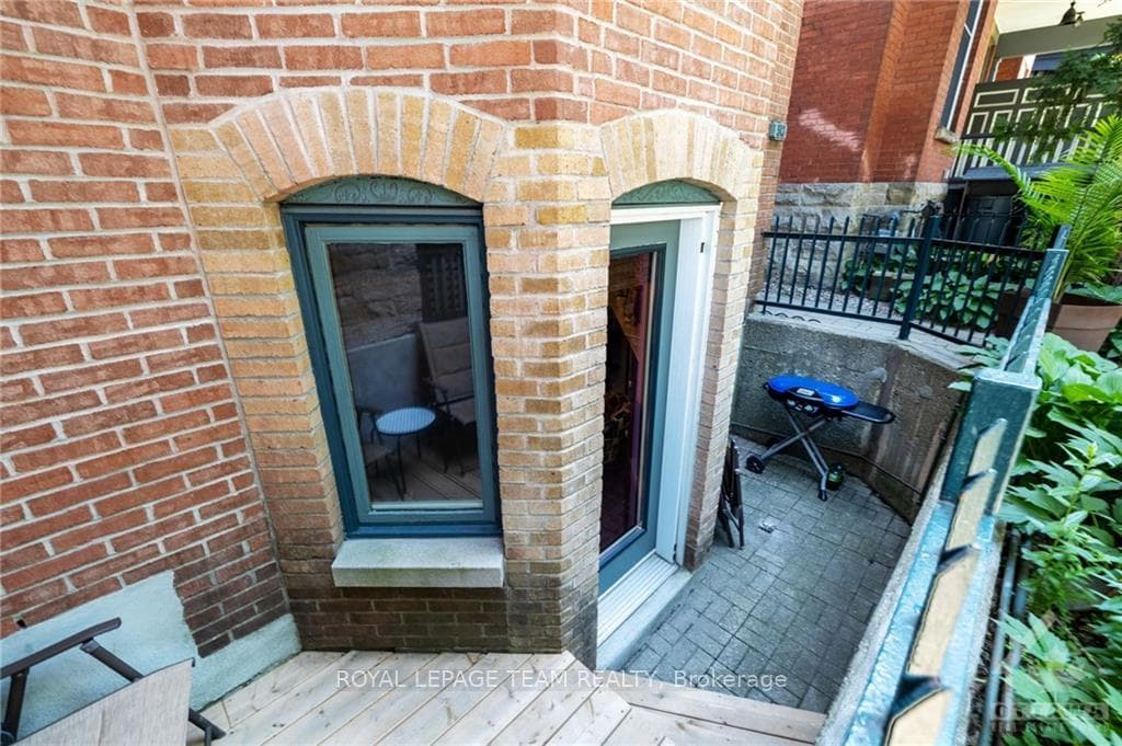 513 KING EDWARD Avenue Unit 1 photo 18