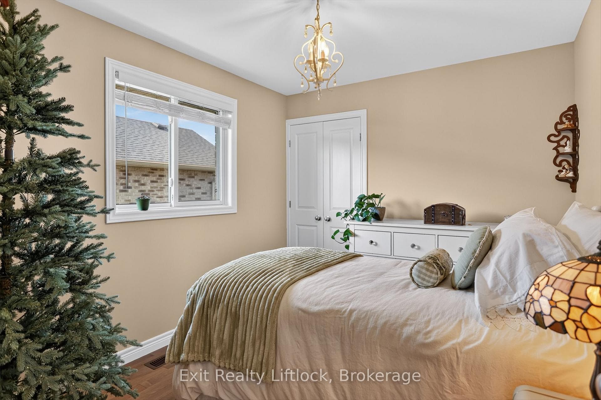16 Noah Lane photo 21
