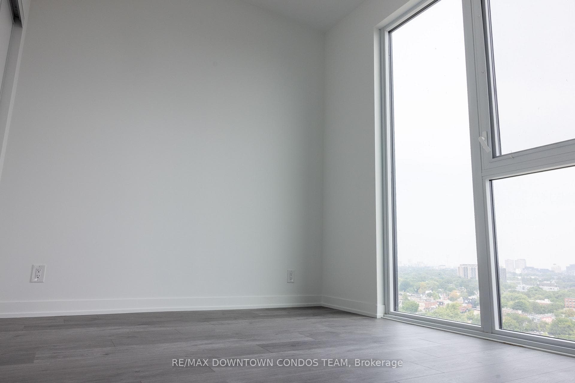 285 Dufferin Street Unit 1410 photo 26