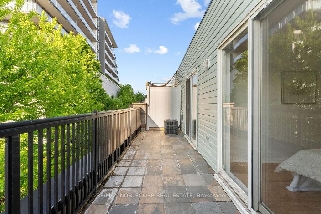 125 George Appleton Way Unit 2002 photo 17