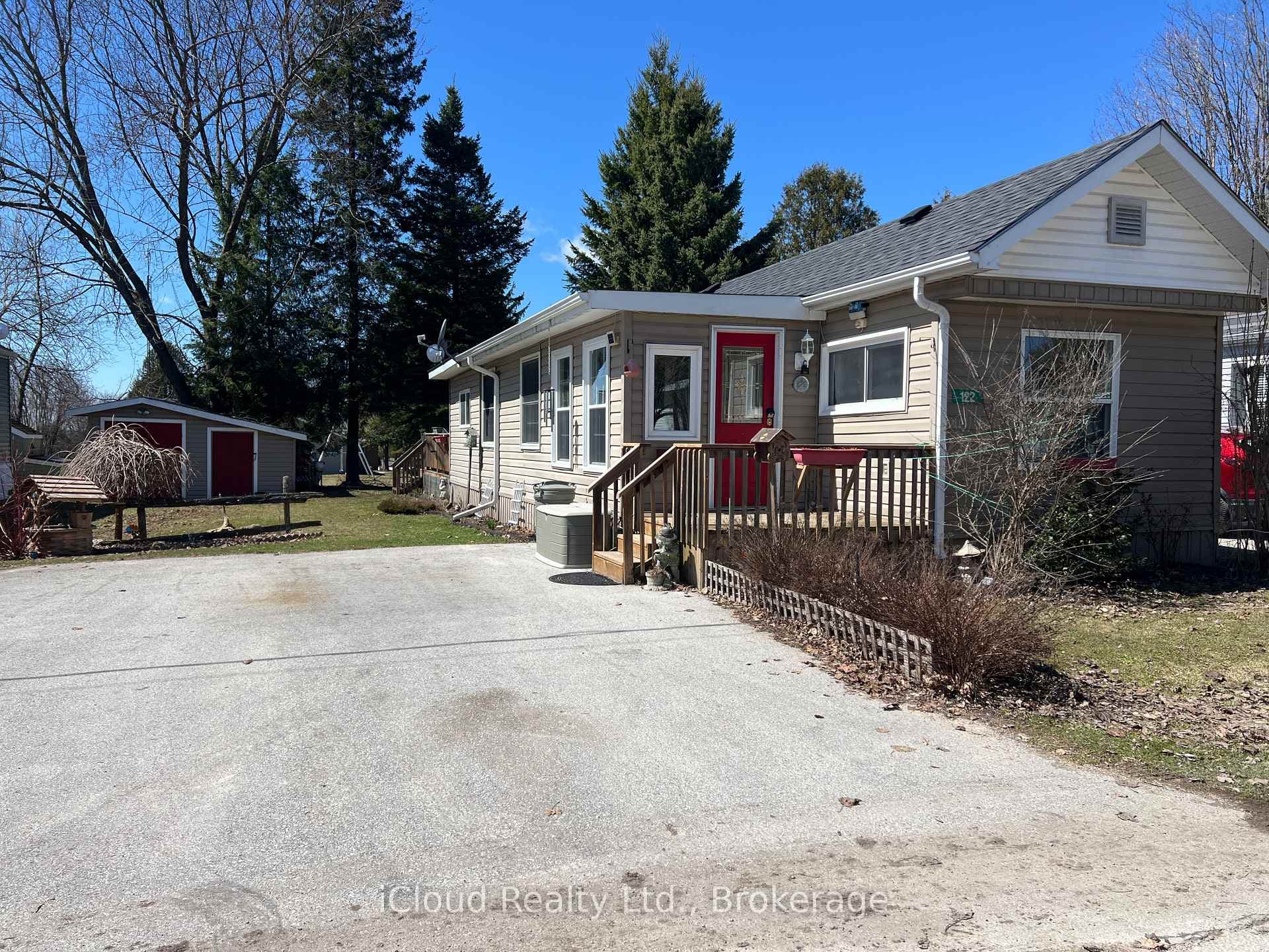 122 Sussex Square photo 1