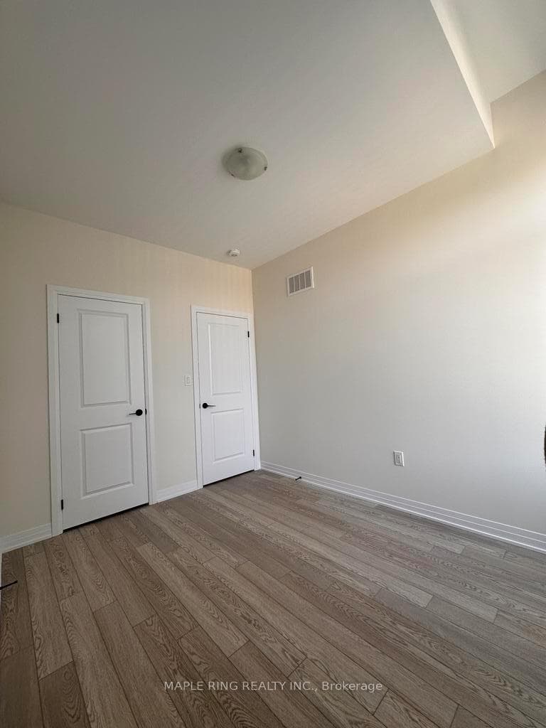 104 De La Roche Drive photo 7
